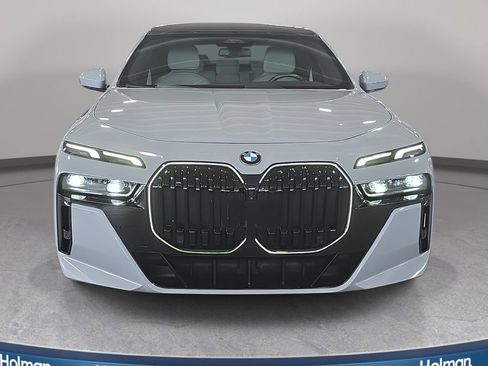 Used 2024 BMW 740i w/ Premium Package 2 RWD image 3