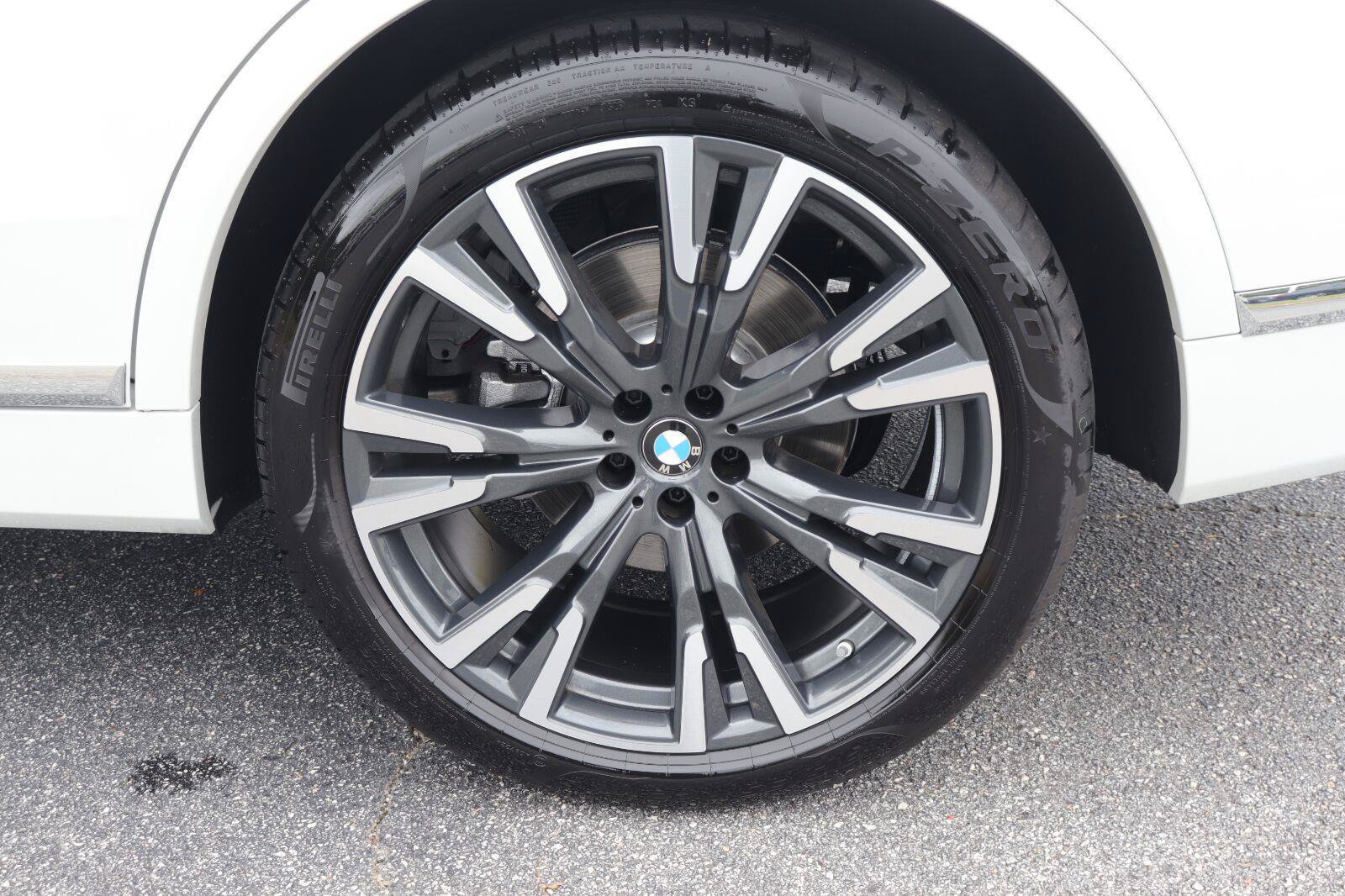 Used 2027 BMW X7 xDrive40i w/ Premium Package AWD/4WD image 48