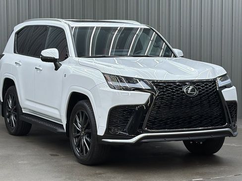 Used 2025 Lexus LX 700h F Sport image 5