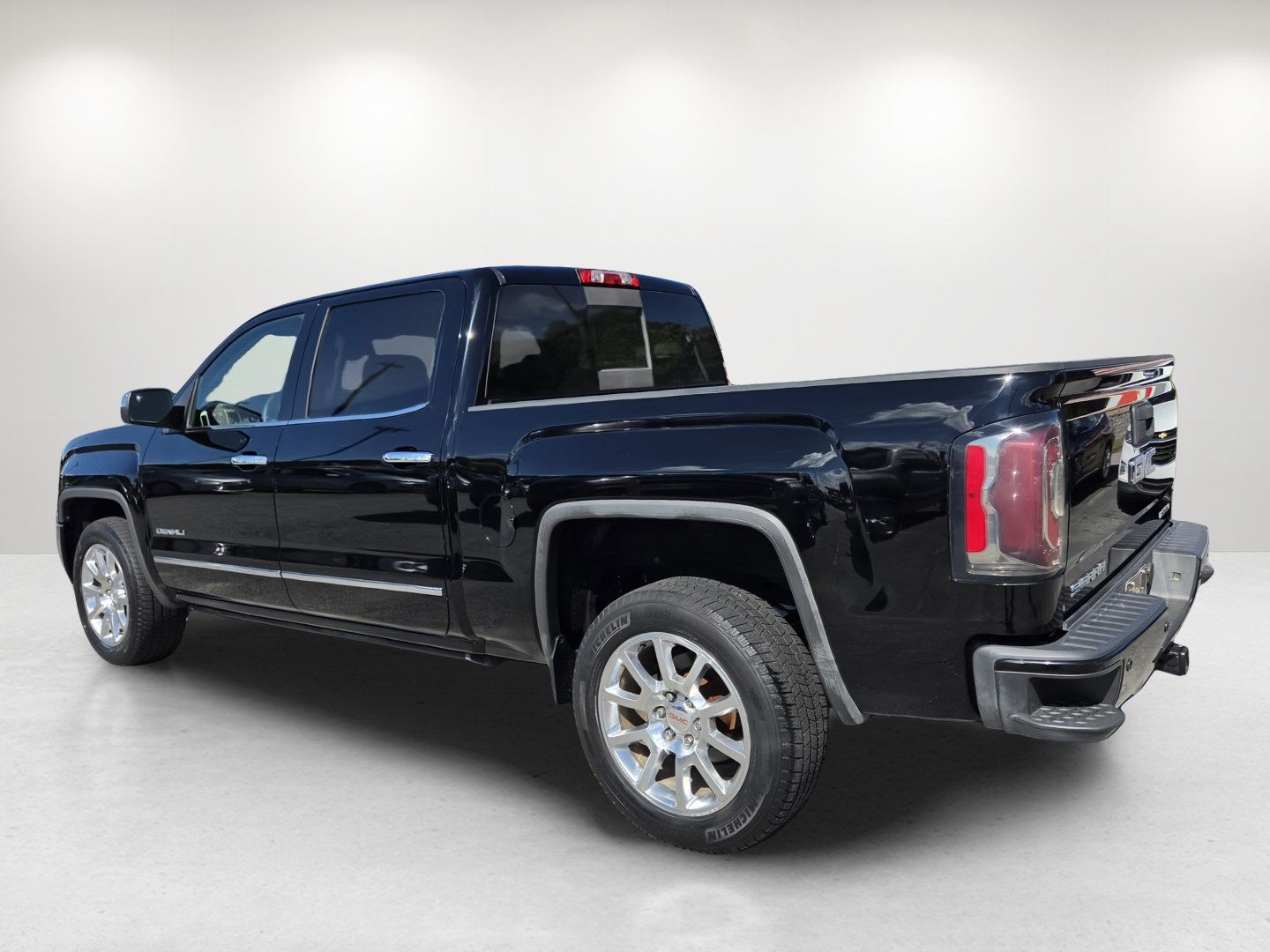 Used 2016 GMC Sierra 1500 Denali w/ Enhanced Driver Alert Package RWD image 6