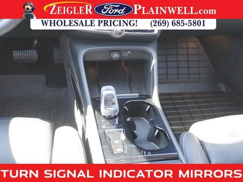 Used 2023 Volvo XC40 B5 Plus w/ Protection Package Premier image 16