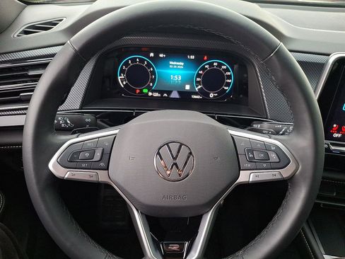 Used 2024 Volkswagen Atlas Cross Sport SEL R-Line image 22