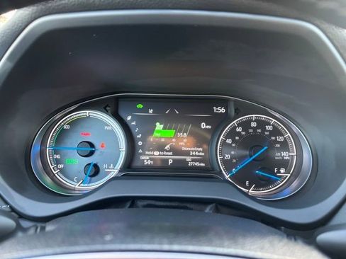 Used 2023 Toyota Venza LE image 11