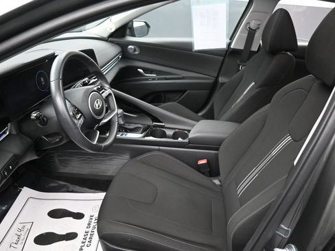Used 2025 Hyundai Elantra SEL FWD image 29