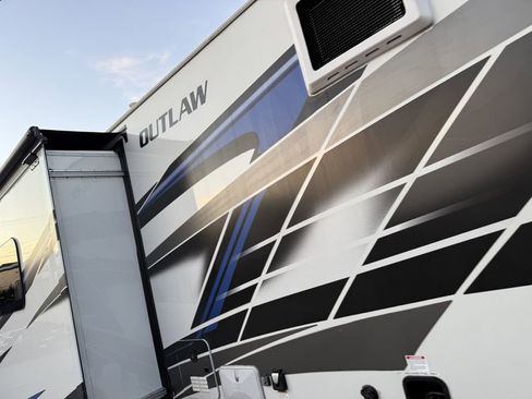 Used 2024 Ford E-450 and Econoline 450 Super Duty w/ Motorhome Prep Package image 28