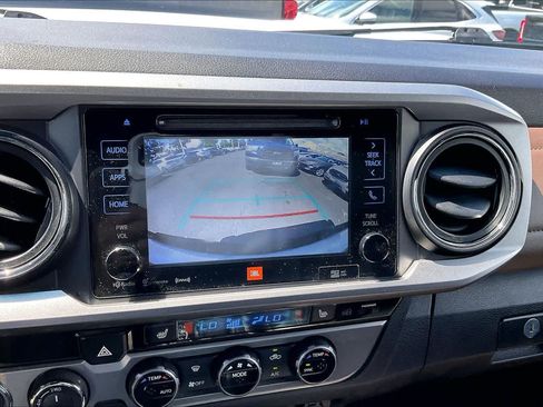 Used 2017 Toyota Tacoma Limited w/ Tow Package AWD/4WD image 26
