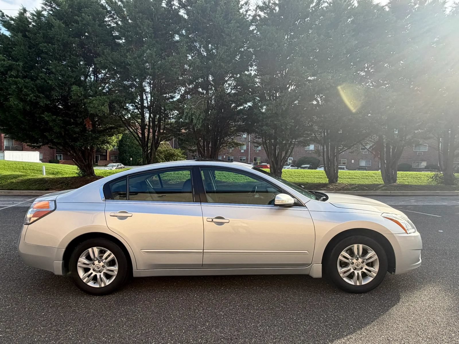 Used 2010 Nissan Altima 2.5 SL w/ SL Pkg FWD image 8