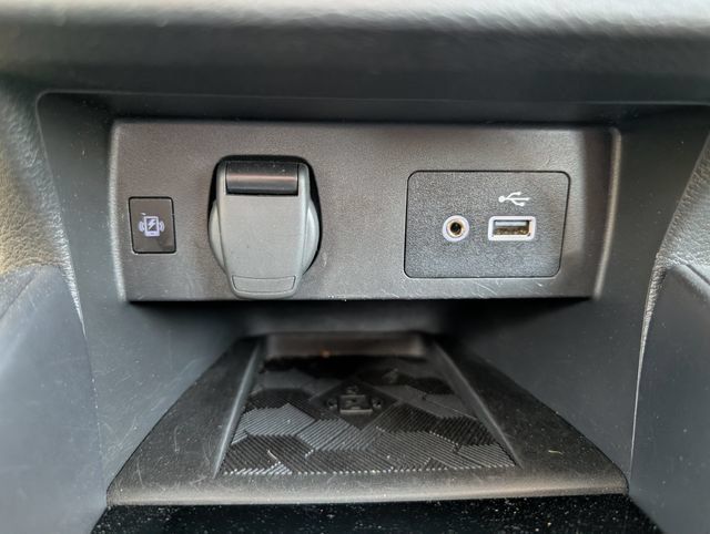 Used 2025 Nissan Versa SV FWD image 20
