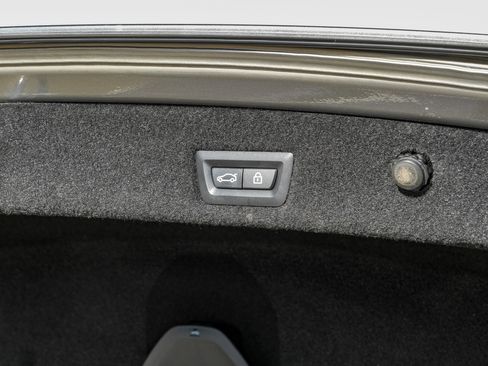 Used 2020 BMW 750i xDrive w/ Executive Package image 48