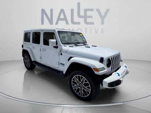 Used 2022 Jeep Wrangler Unlimited Sahara AWD/4WD image 7