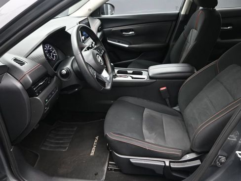 Used 2025 Nissan Sentra SR FWD image 19
