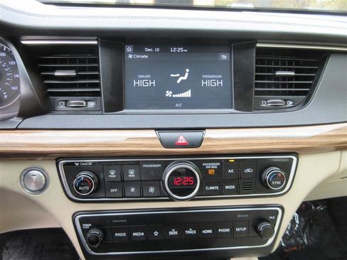 Used 2019 Kia Cadenza Premium image 18