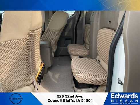 Used 2016 Nissan Frontier SV AWD/4WD image 9