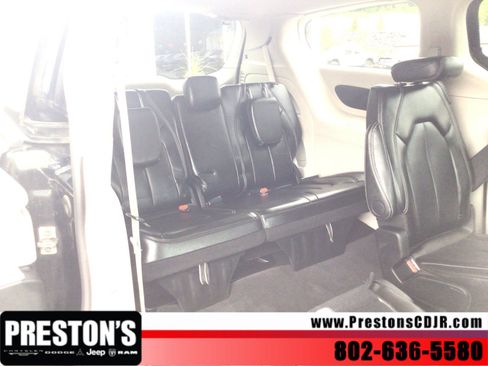 Used 2024 Chrysler Pacifica Touring-L FWD image 29