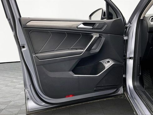 Used 2024 Volkswagen Tiguan SE image 23