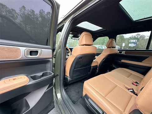 Used 2024 Hyundai Santa Fe Limited image 17