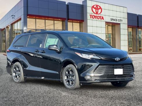 New 2026 Toyota Sienna XLE Woodland Edition AWD/4WD image 8