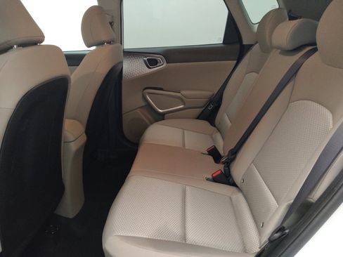 Used 2025 Kia Soul LX w/ LX Technology Package image 18