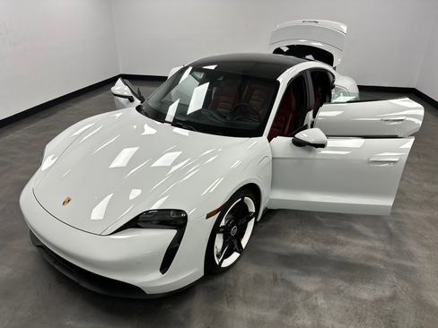Used 2020 Porsche Taycan 4S image 22