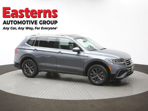 Used 2022 Volkswagen Tiguan SE w/ Panoramic Sunroof Package image 48
