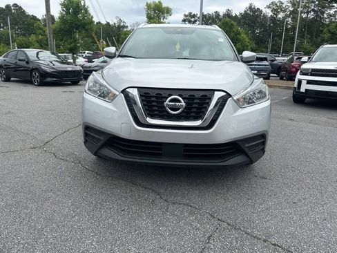Used 2020 Nissan Kicks SV FWD image 2