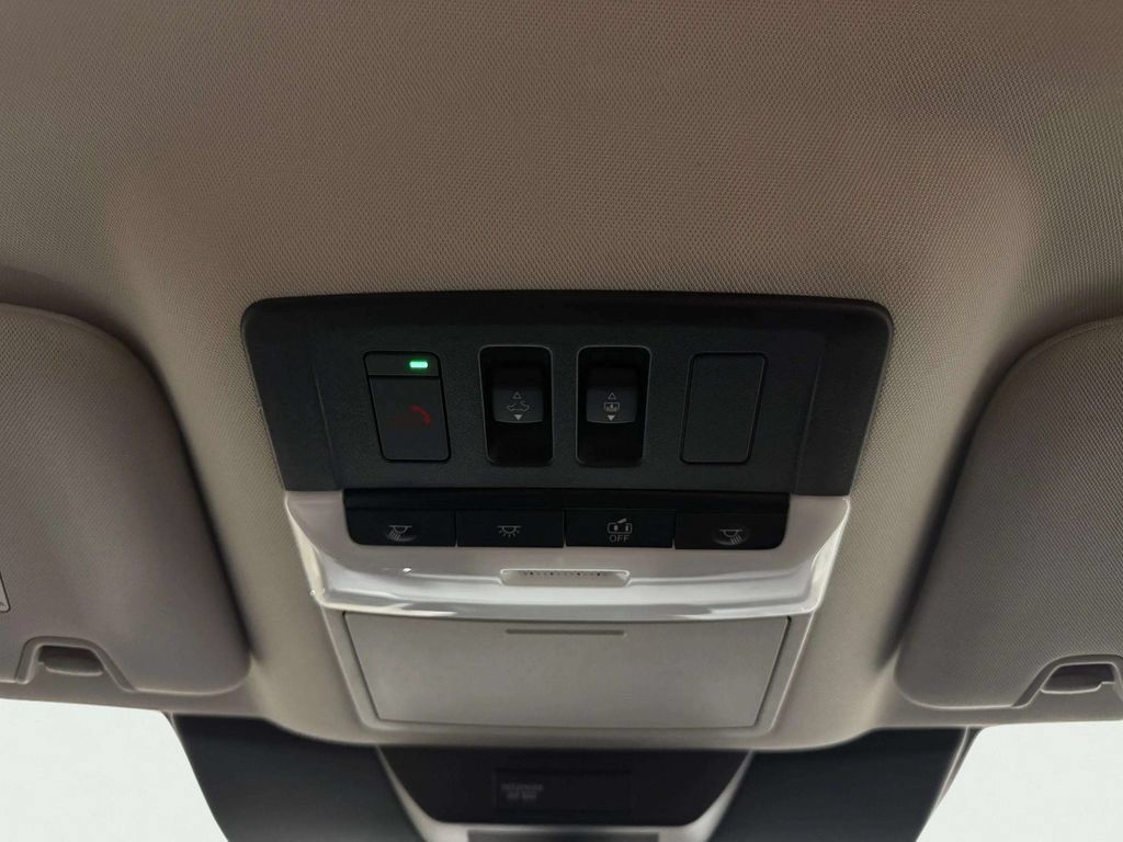 Used 2025 Nissan Pathfinder Platinum AWD/4WD image 22