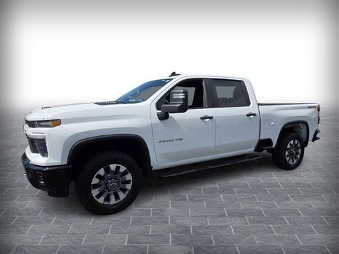 Used 2024 Chevrolet Silverado 2500 Custom w/ Custom Value Package AWD/4WD image 3