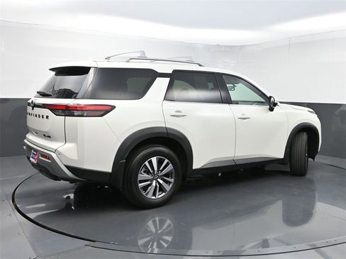 Used 2022 Nissan Pathfinder SL w/ SL Black Package image 26