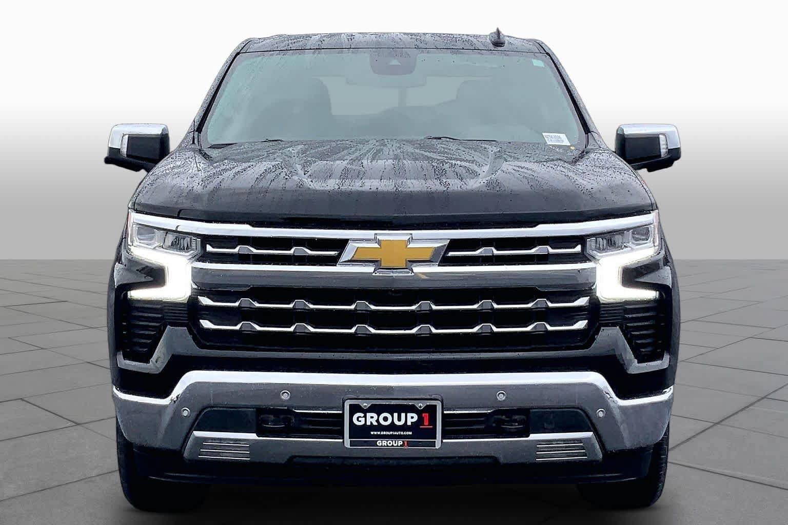 Used 2022 Chevrolet Silverado 1500 LTZ w/ Z71 Off-Road Package AWD/4WD image 4