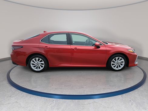 Used 2024 Toyota Camry LE image 4