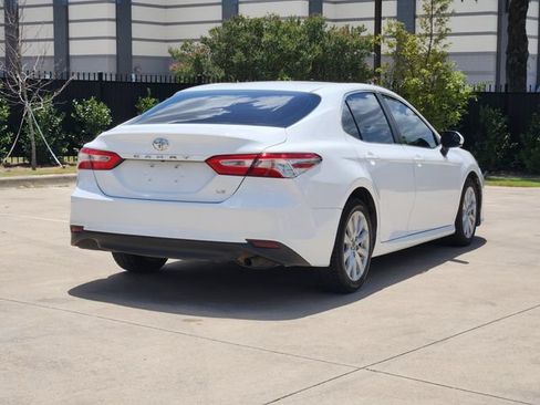 Used 2018 Toyota Camry LE FWD image 5