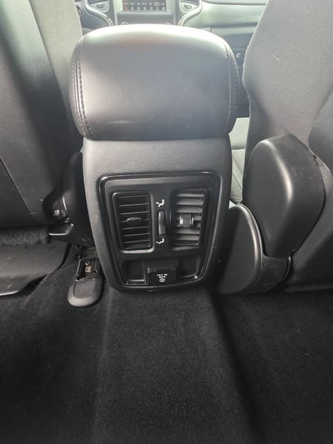 Used 2020 Jeep Grand Cherokee Laredo w/ Security & Convenience Group AWD/4WD image 12