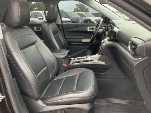 Used 2021 Ford Explorer XLT w/ Equipment Group 202A AWD/4WD image 58