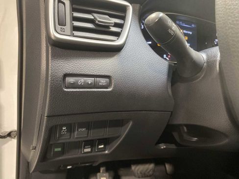 Used 2016 Nissan Rogue SV image 24