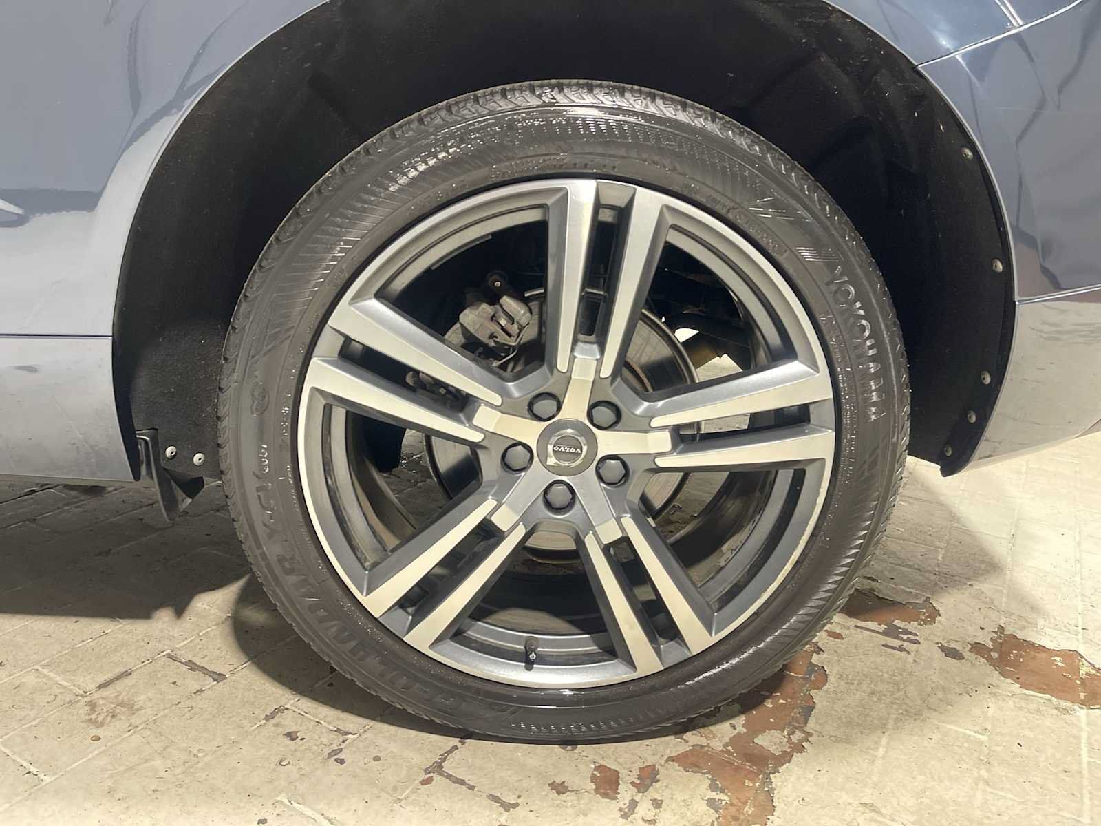 Used 2018 Volvo XC60 T5 Momentum w/ Vision Package AWD/4WD image 8