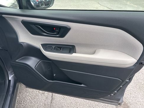 Certified 2025 Subaru Forester image 13