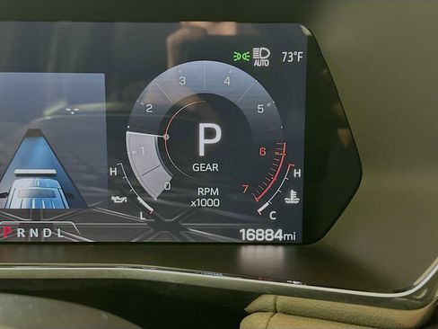 Used 2024 GMC Canyon Denali image 15