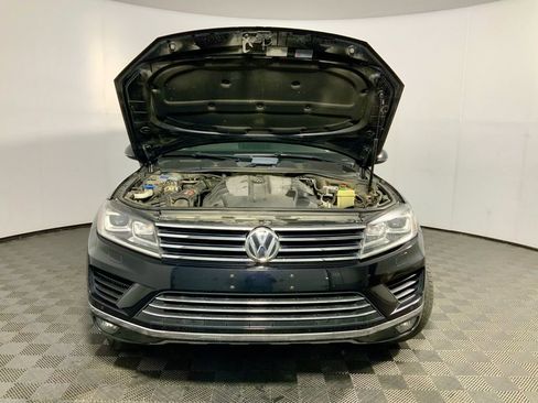 Used 2016 Volkswagen Touareg TDI image 7