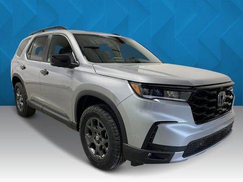 New 2025 Honda Pilot TrailSport image 9