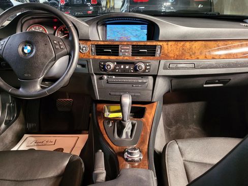 Used 2011 BMW 335i xDrive Sedan image 22