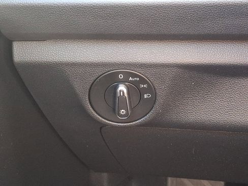 Used 2021 Volkswagen Jetta SE w/ SE Cold Weather Package image 23