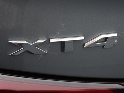 Used 2024 Cadillac XT4 Premium Luxury image 16