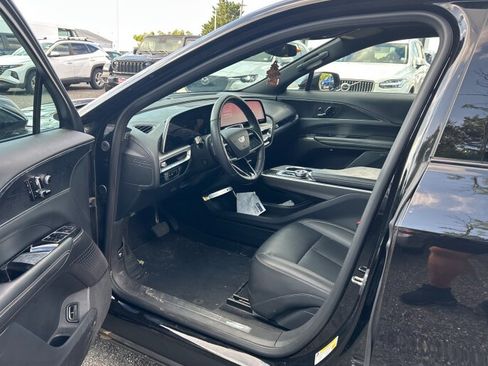 Used 2024 Cadillac Lyriq Luxury RWD image 11