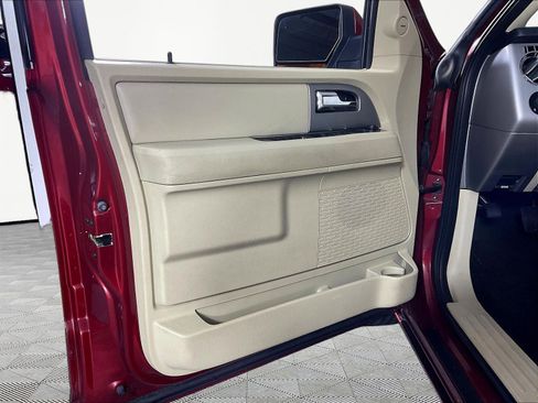 Used 2015 Ford Expedition EL Limited w/ Equipment Group 301A AWD/4WD image 21