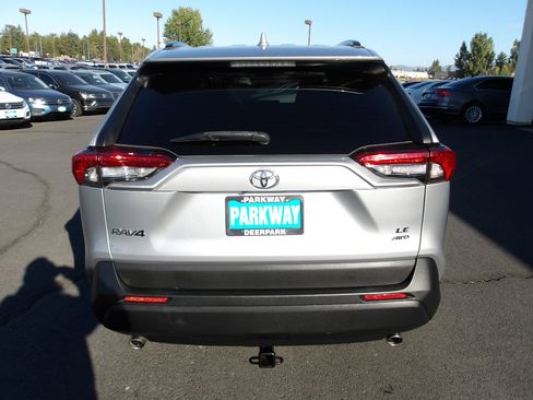 Used 2019 Toyota RAV4 LE image 4
