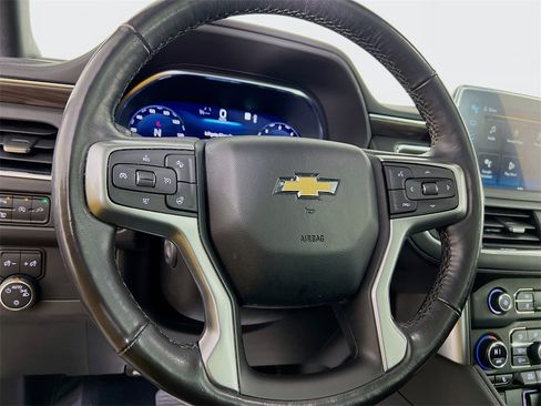 Used 2022 Chevrolet Suburban LT w/ LT Signature Plus Package image 12