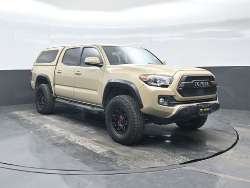 Used 2019 Toyota Tacoma TRD Off-Road image 9