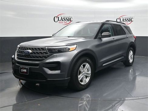 Used 2022 Ford Explorer XLT image 3