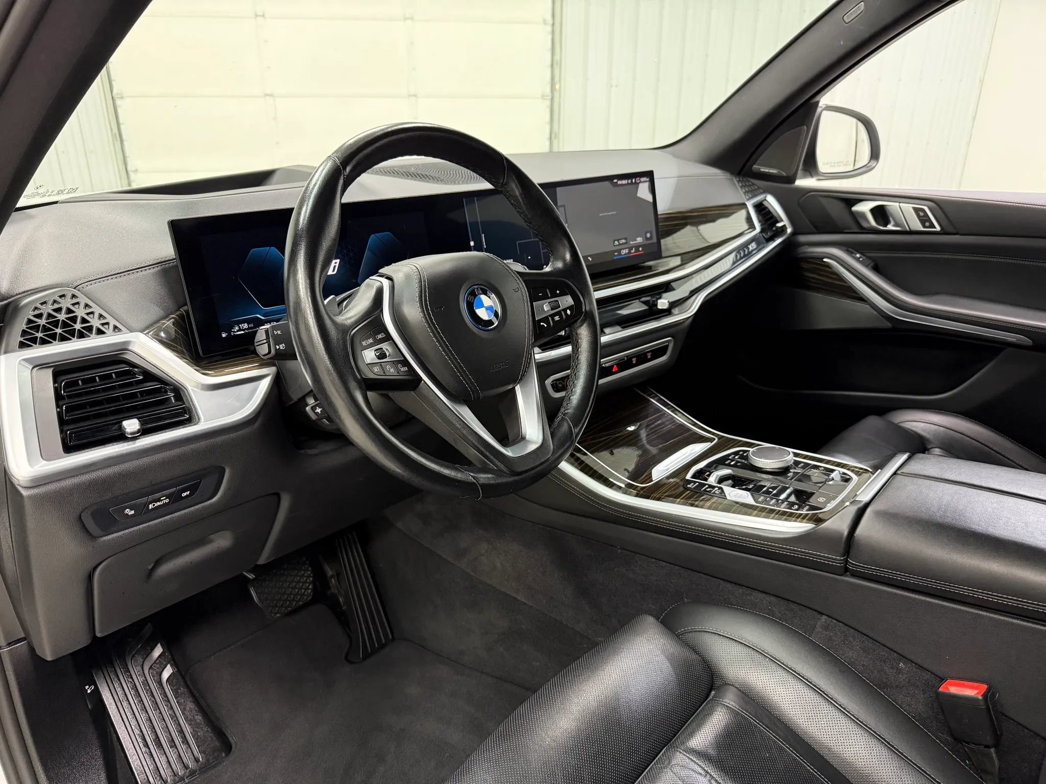Used 2025 BMW X5 xDrive50e AWD/4WD image 12