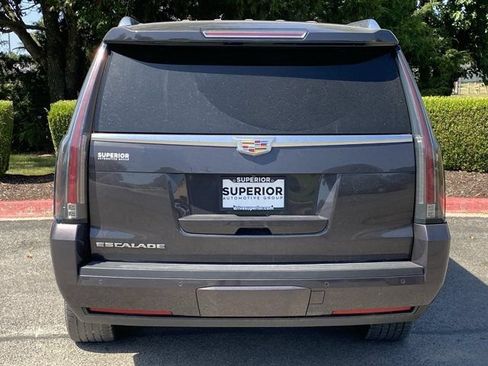 Used 2016 Cadillac Escalade ESV Luxury AWD/4WD image 5